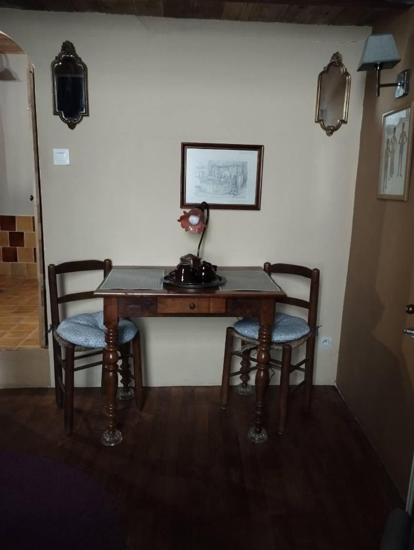 A L'Etape Des Randonneurs (Adults Only) Bed & Breakfast Saignon Exterior photo